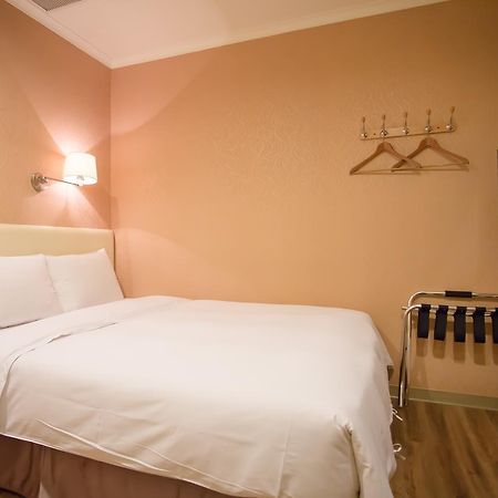 Garden Hotel Taichung Bagian luar foto