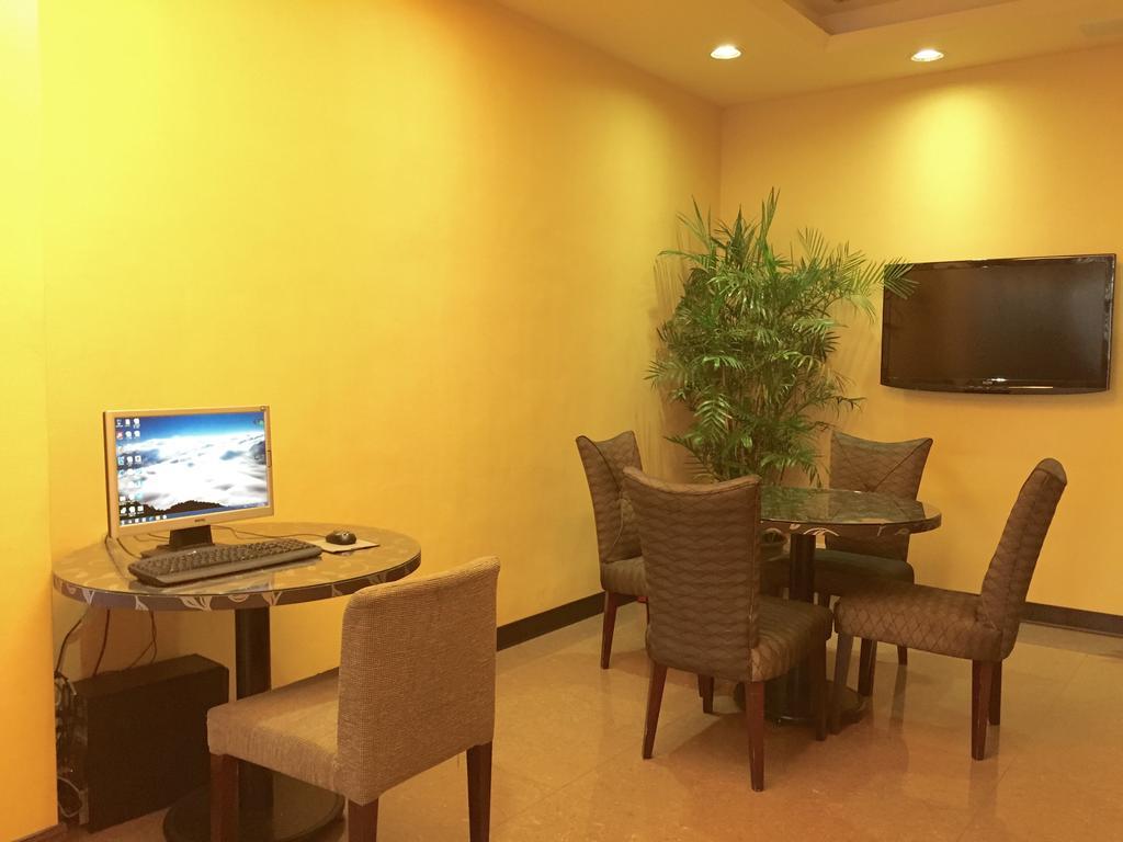 Garden Hotel Taichung Bagian luar foto