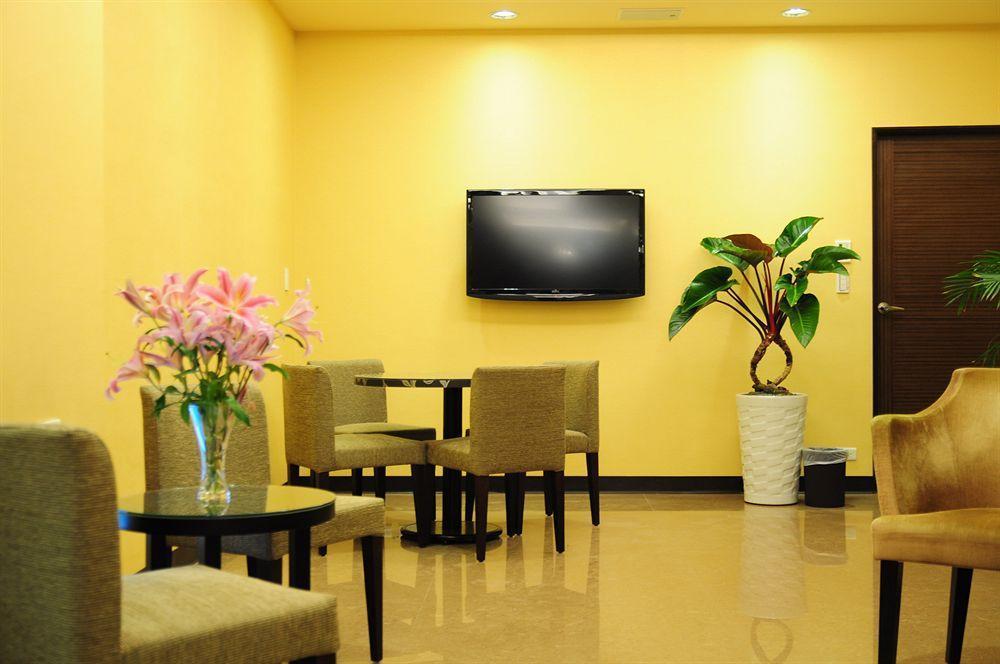 Garden Hotel Taichung Bagian luar foto