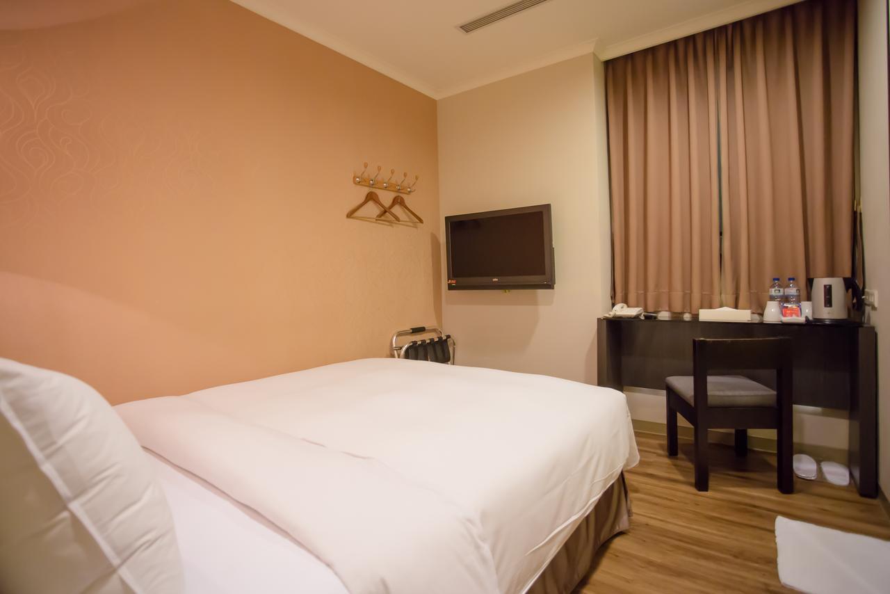 Garden Hotel Taichung Bagian luar foto