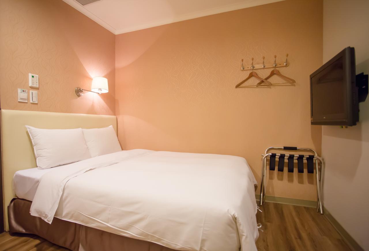 Garden Hotel Taichung Bagian luar foto