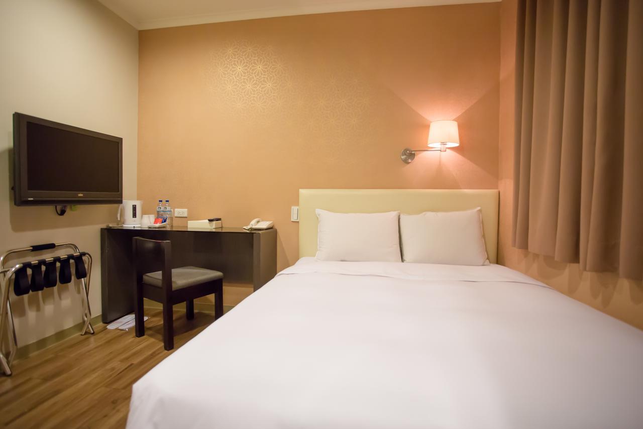 Garden Hotel Taichung Bagian luar foto