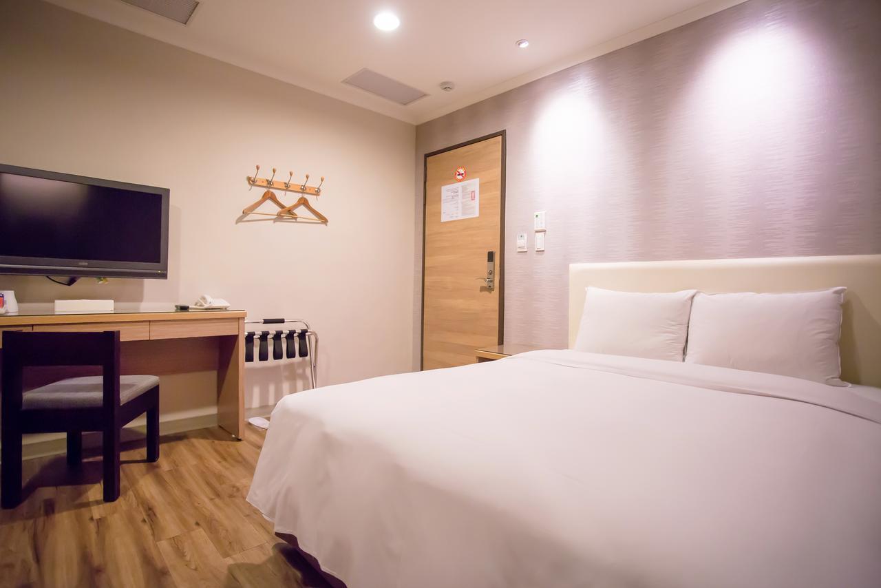 Garden Hotel Taichung Bagian luar foto