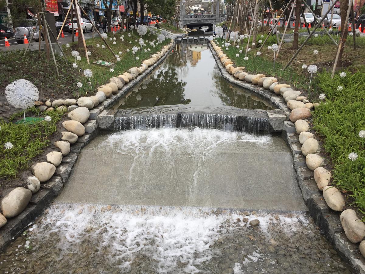 Garden Hotel Taichung Bagian luar foto