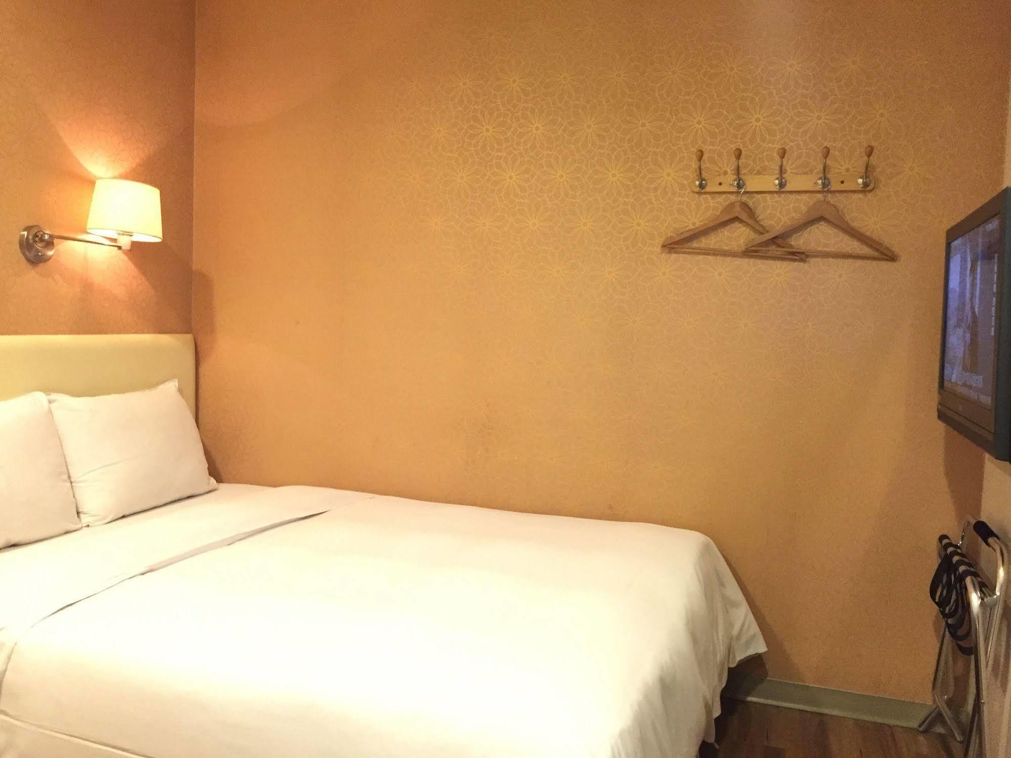Garden Hotel Taichung Bagian luar foto