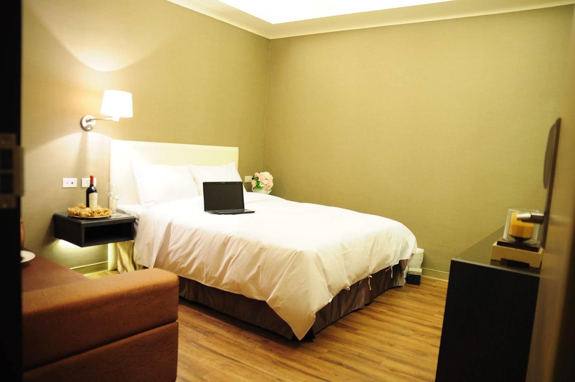 Garden Hotel Taichung Bagian luar foto