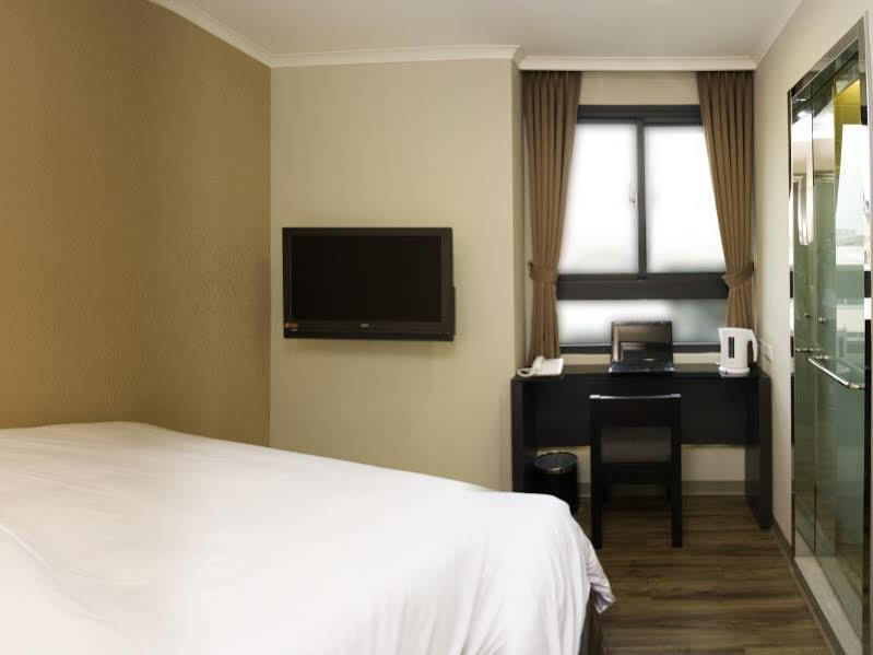 Garden Hotel Taichung Bagian luar foto
