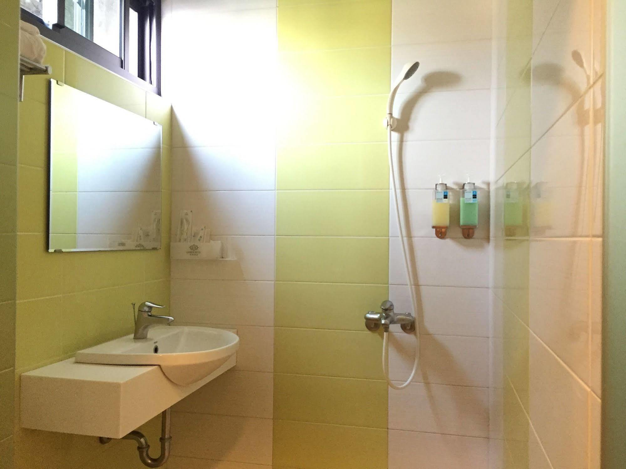 Garden Hotel Taichung Bagian luar foto
