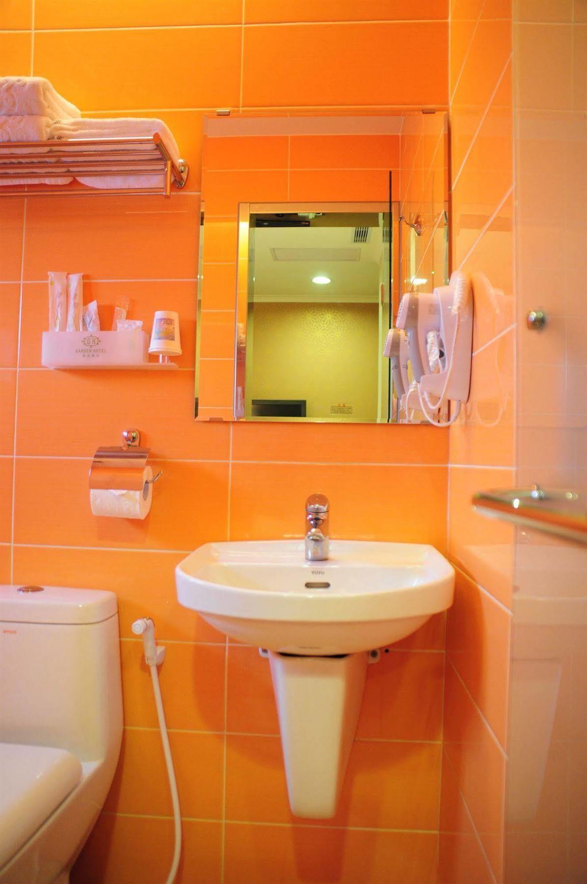 Garden Hotel Taichung Bagian luar foto