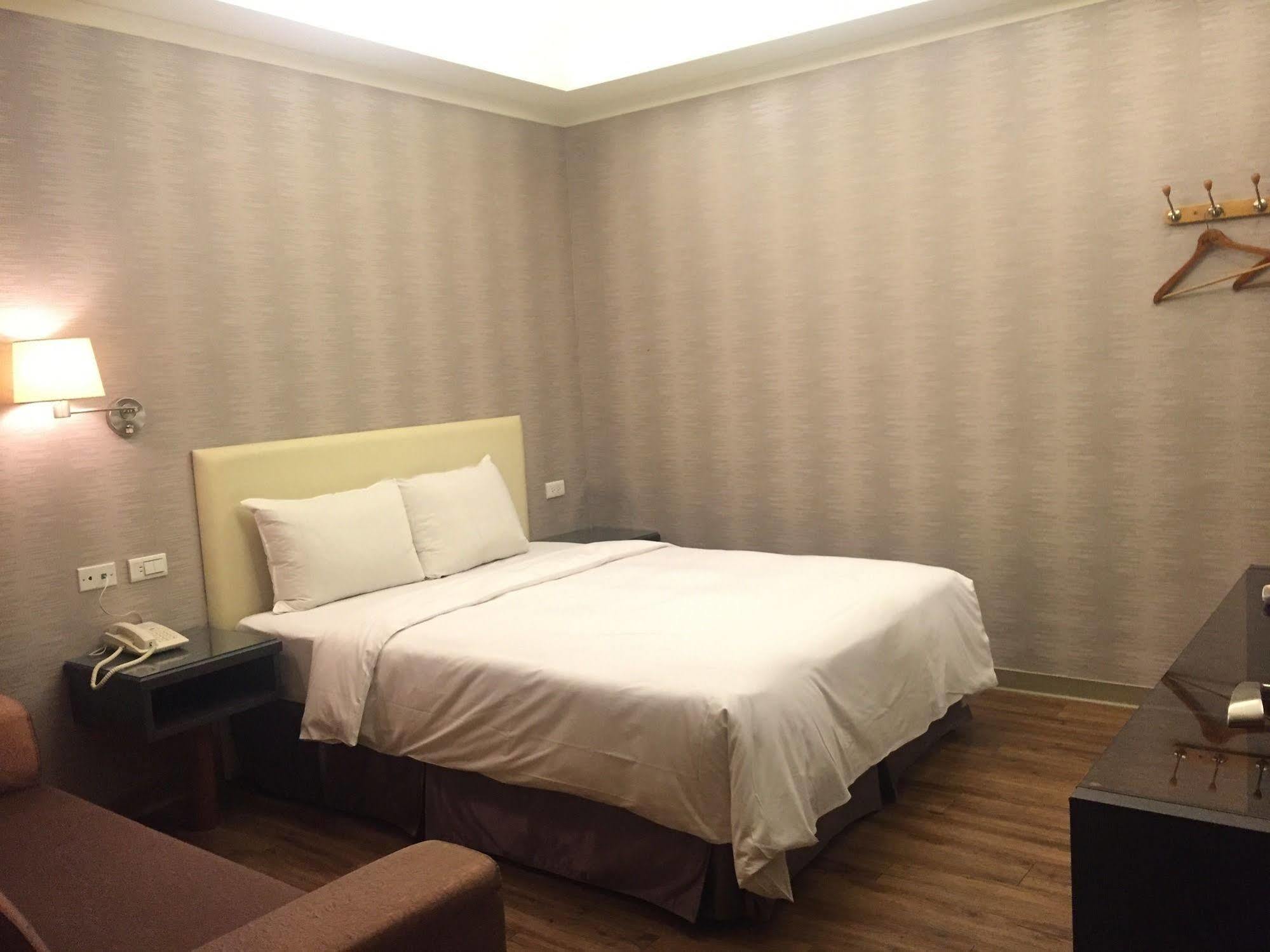 Garden Hotel Taichung Bagian luar foto