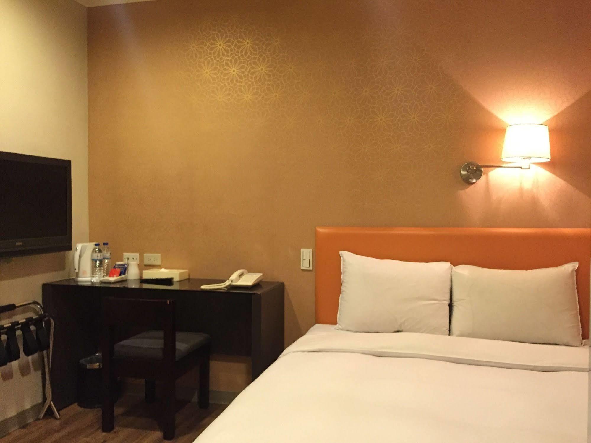 Garden Hotel Taichung Bagian luar foto