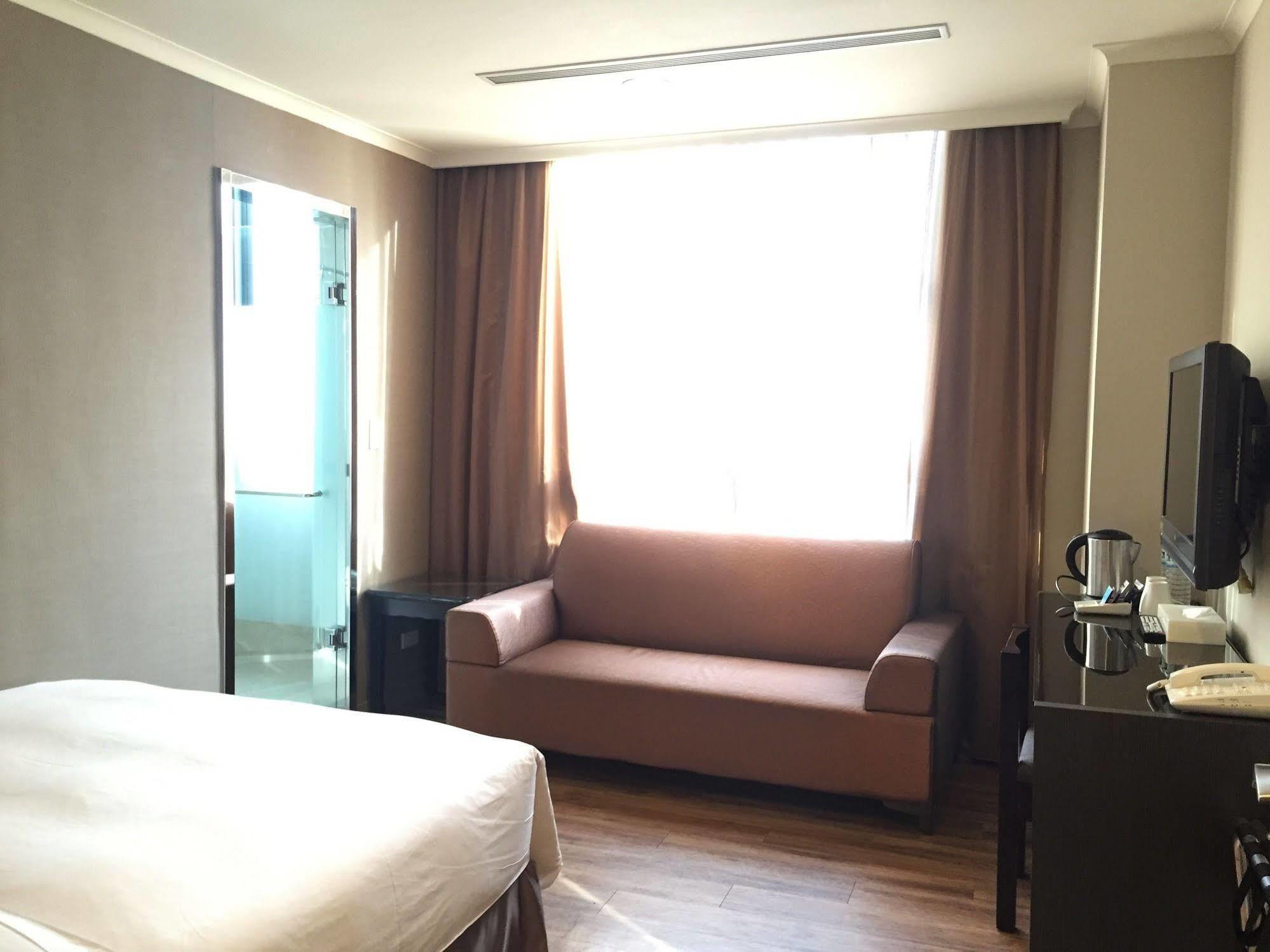 Garden Hotel Taichung Bagian luar foto