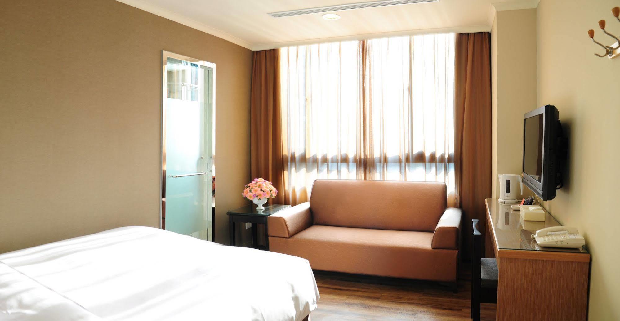 Garden Hotel Taichung Bagian luar foto