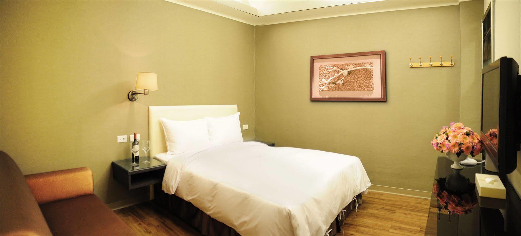 Garden Hotel Taichung Bagian luar foto