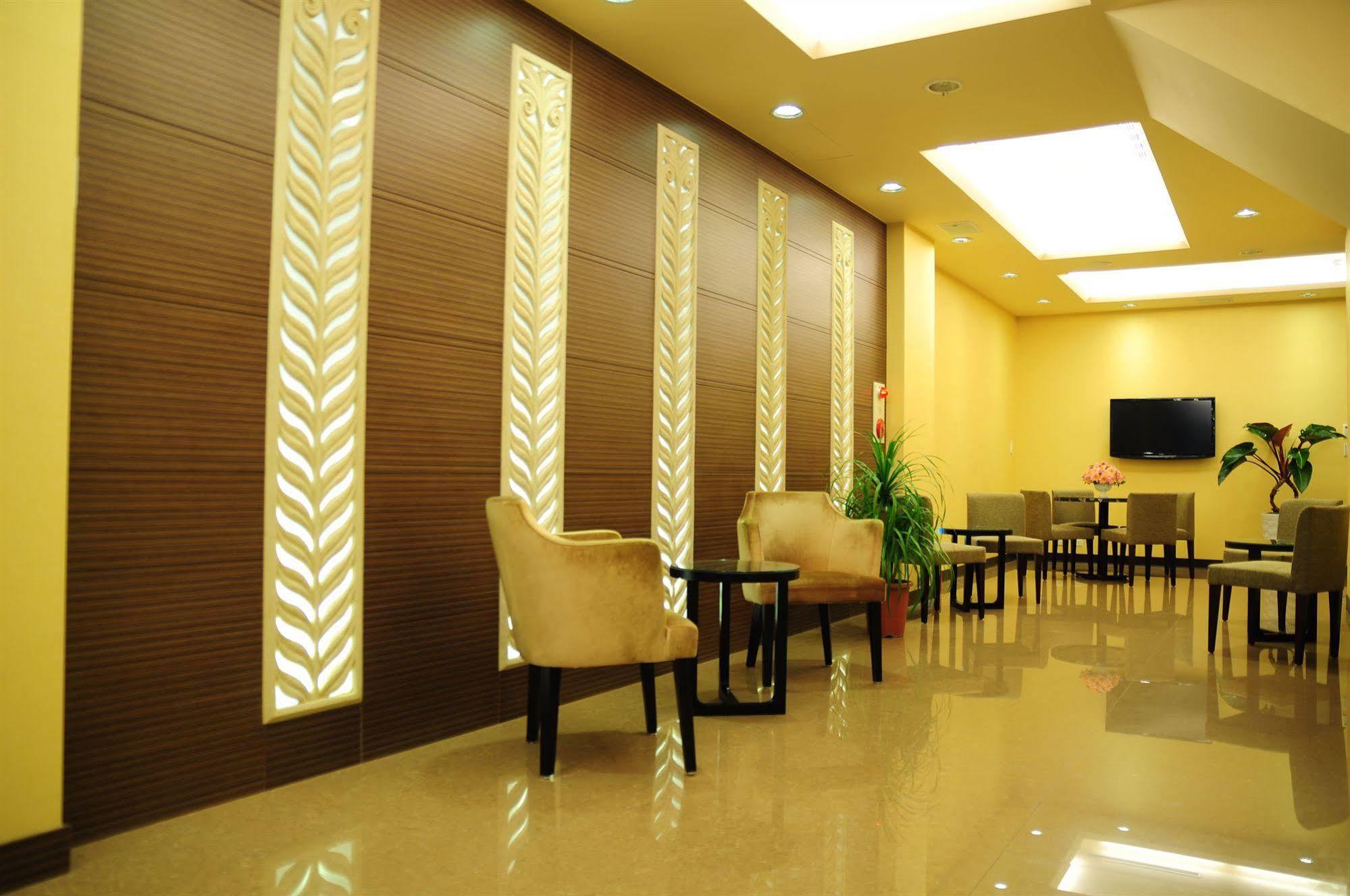 Garden Hotel Taichung Bagian luar foto