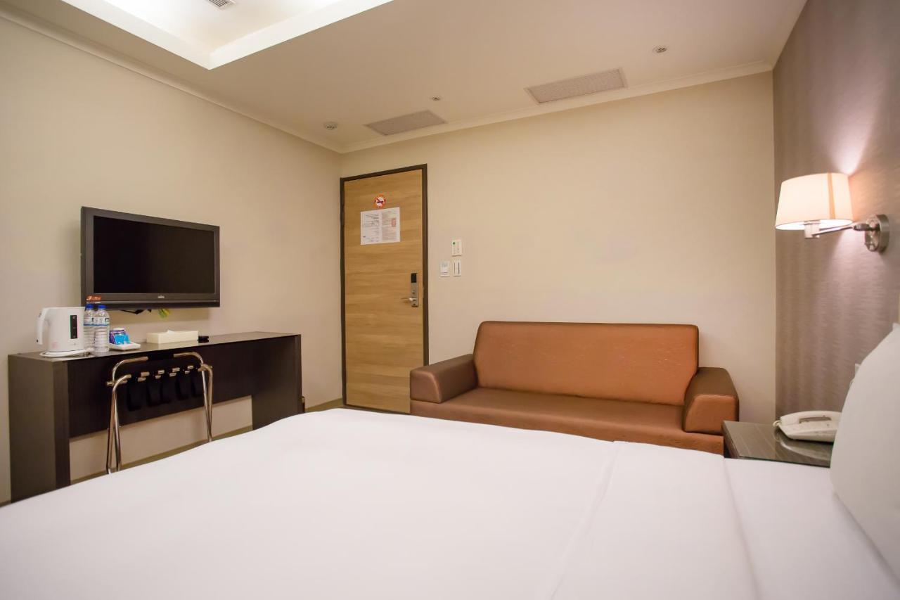 Garden Hotel Taichung Bagian luar foto