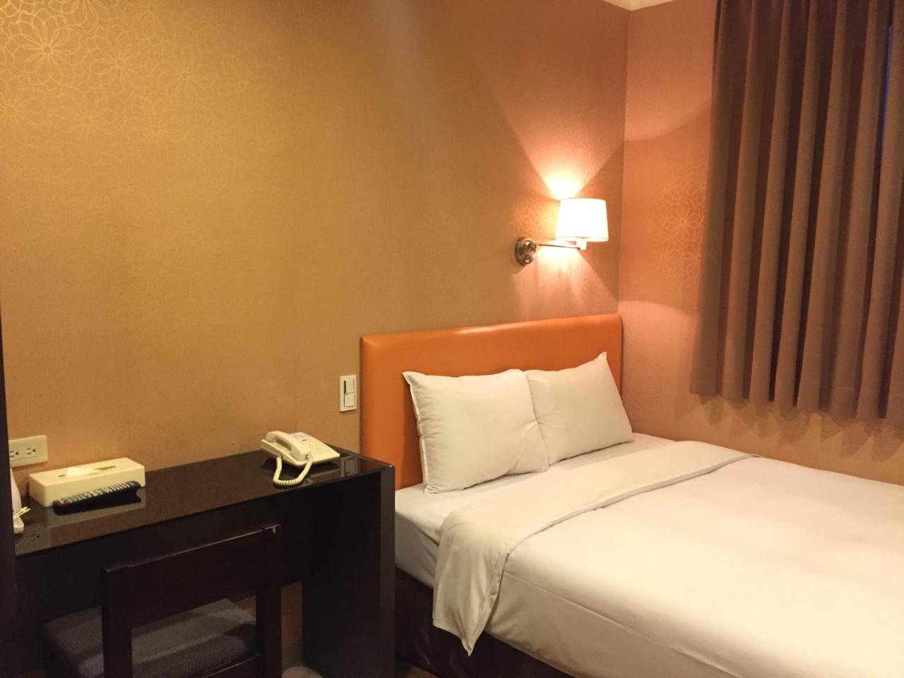 Garden Hotel Taichung Bagian luar foto